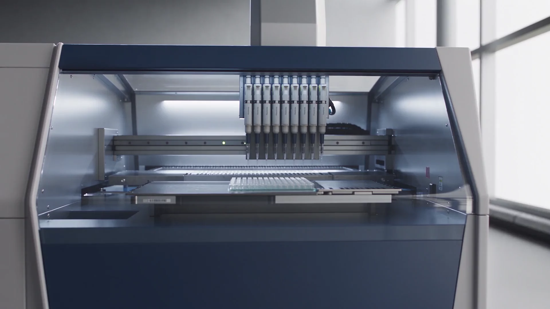 Modern laboratuvarda otomatik pipetleme sistemi